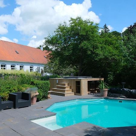 Idala Gard Hotel Трелебори Екстериор снимка