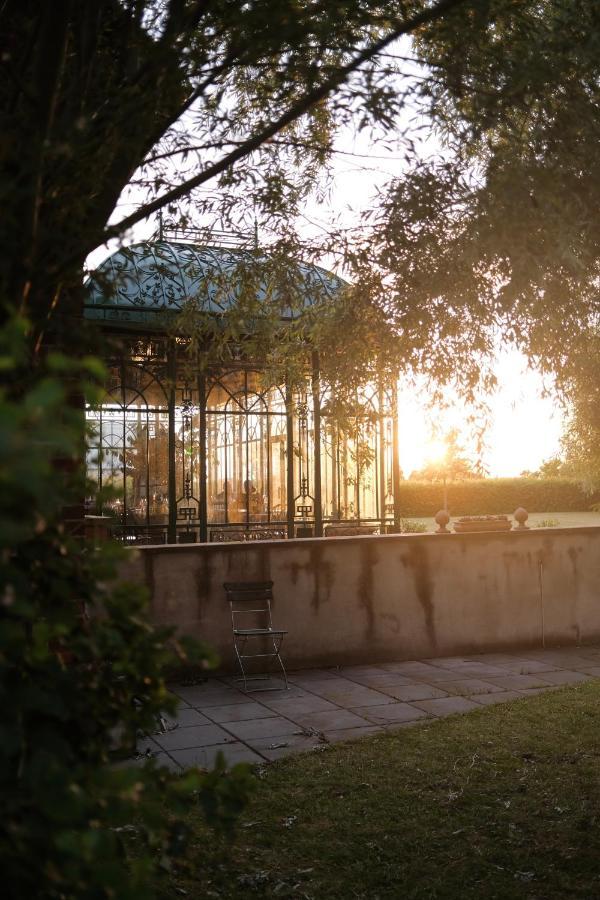 Idala Gard Hotel Трелебори Екстериор снимка